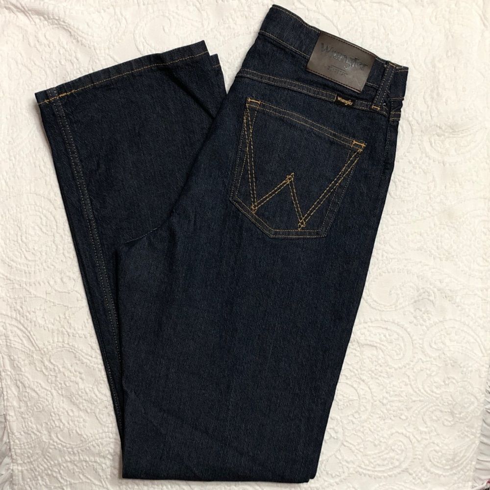 NWOT Wrangler Jeans Size 30x32 Relaxed Bootcut Denim Jeans